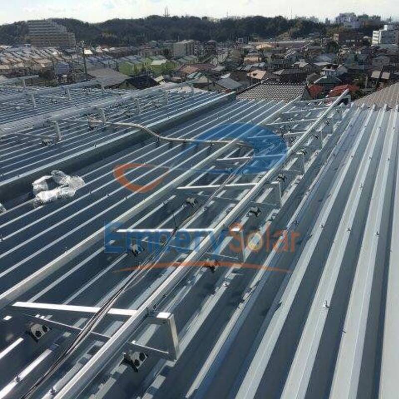 Triangle mounting system for metal roof